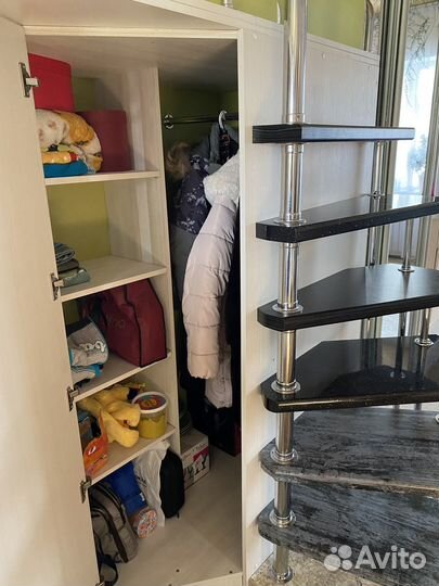 Детская кровать чердак со столом и шкафом