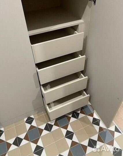 Шкаф распашной