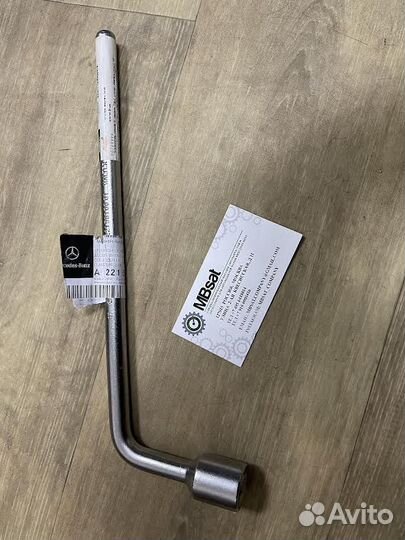 Ключ для снятия колеса Mercedes новый оригинал