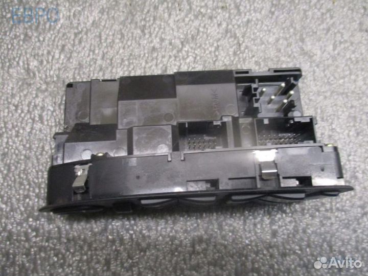 Переключатель в центральной консоли BMW E39 s10937