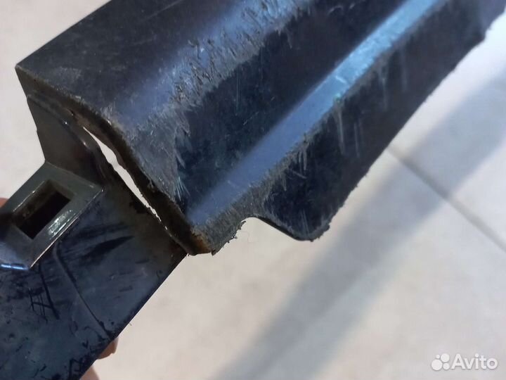 Губа переднего бампера левая lexus is 250