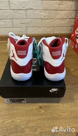 Air Jordan 11 retro red Оригинал 8 US (41 rus)