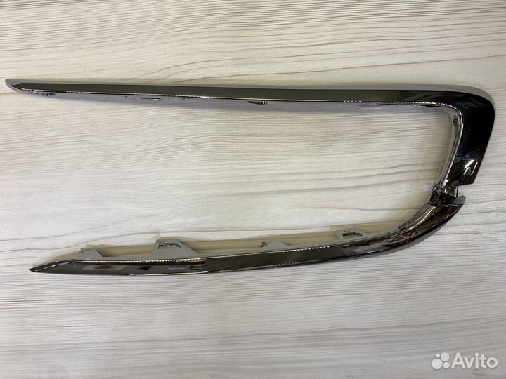 Молдинги переднего бампера LADA Granta FL