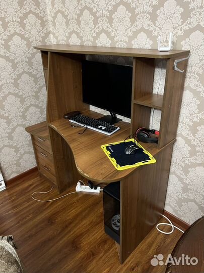 Компьютерный стол