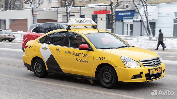 Водитель Яндекс Такси с личным авто