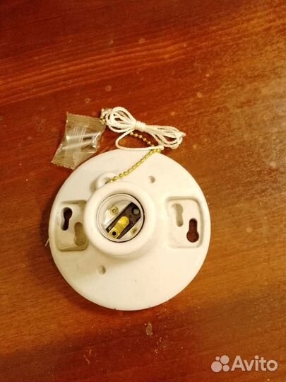 Патрон стойка керамическая с натяжным выключателем