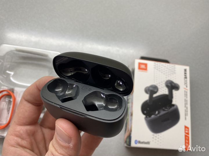 Беспроводные наушники JBL Wave 200 Black