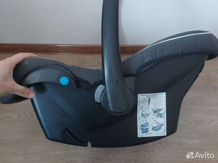 Автомобильное кресло