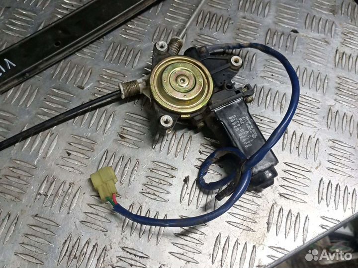 Стеклоподъемник задний Suzuki Escudo