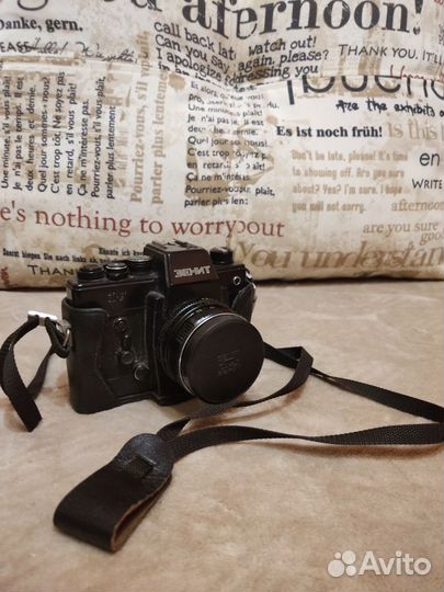 Фотоаппараты Зенит и Киев с кожаными чехлами