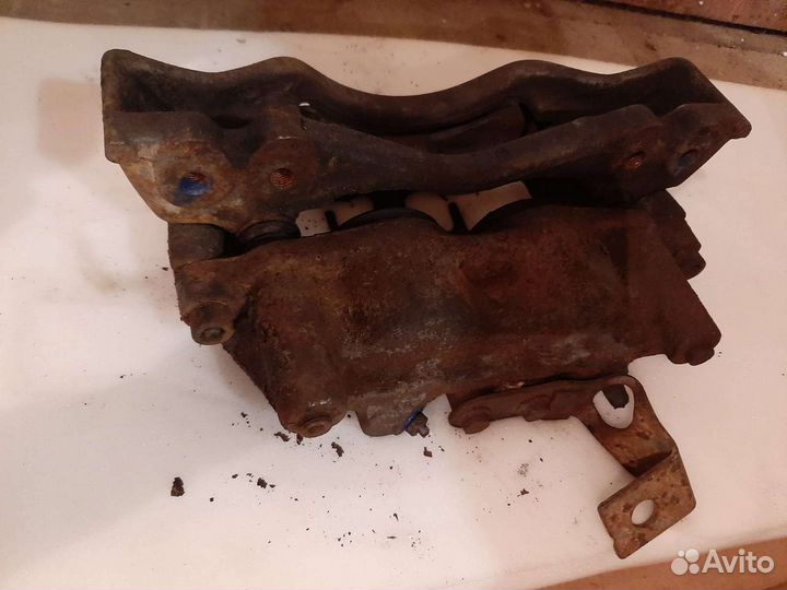 Суппорт mercedes benz 609D