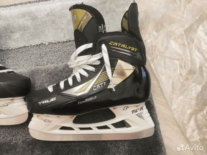 Коньки хоккейные