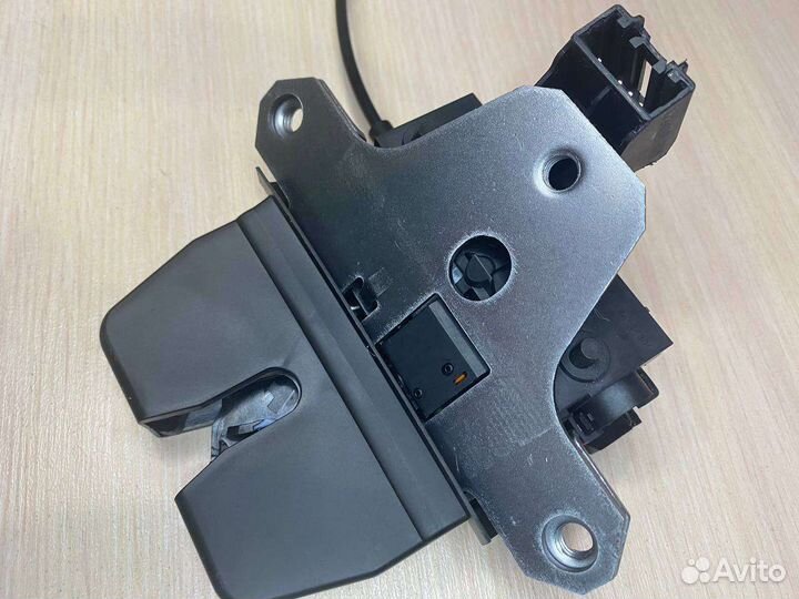 Замок багажника Volvo XC60