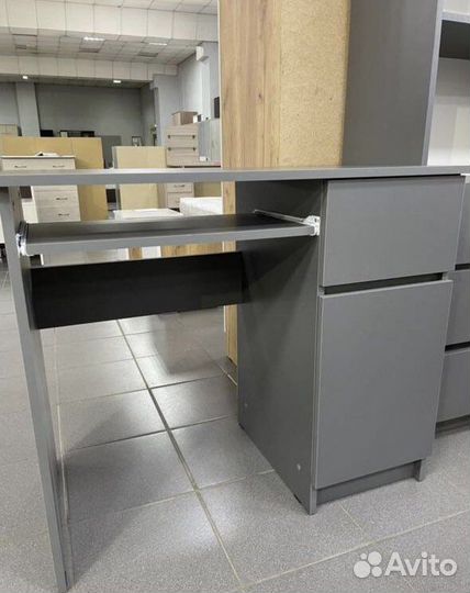 Стол письменный