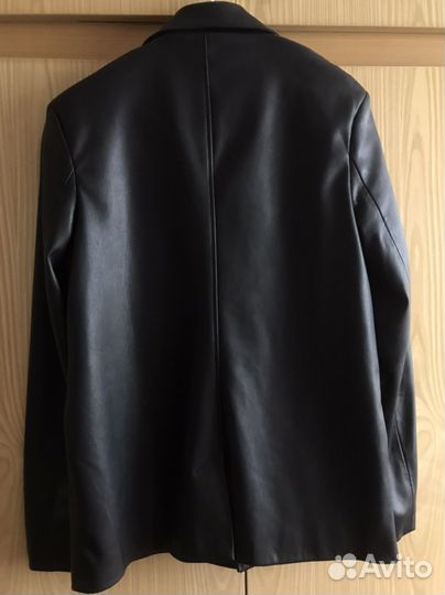 Кожаный пиджак bershka