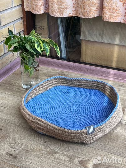 Лежанка для кошек и собак ручная работа