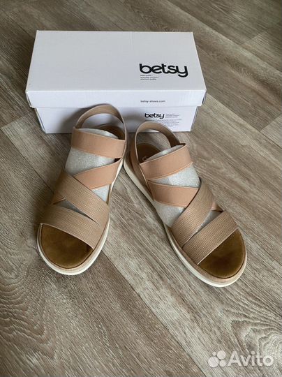 Сандалии Betsy