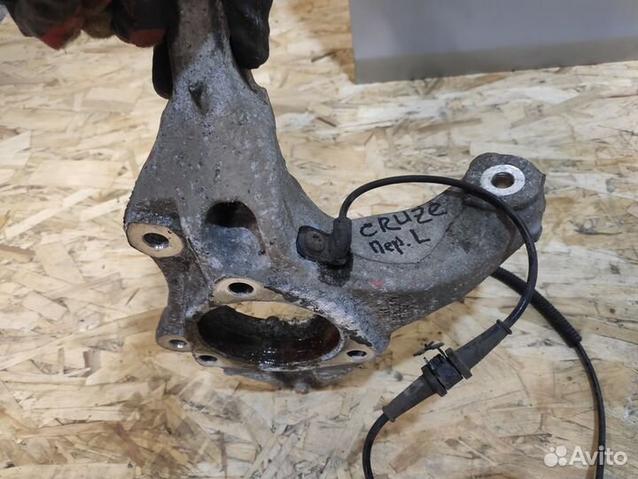 Кулак поворотный левый Chevrolet Cruze, Astra J