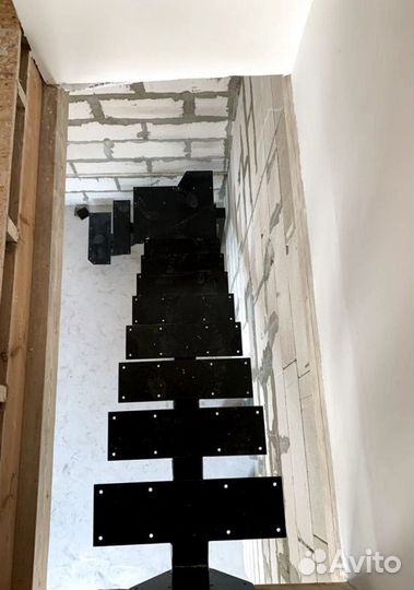 Лестницы с поворотом под ключ