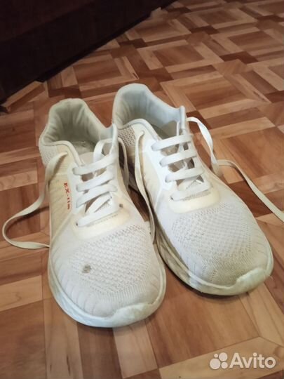 Кроссовки женские 39