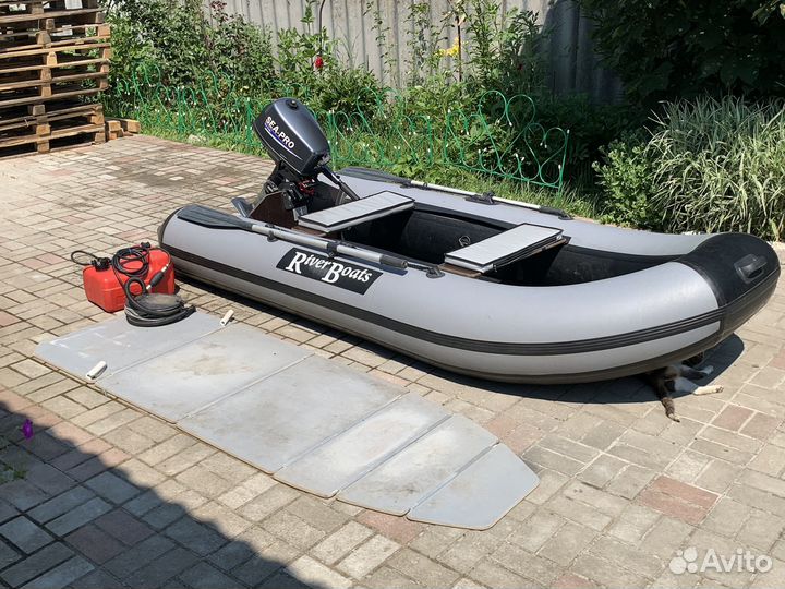 Лодка с мотором