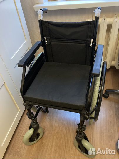 Продам инвалидную коляску