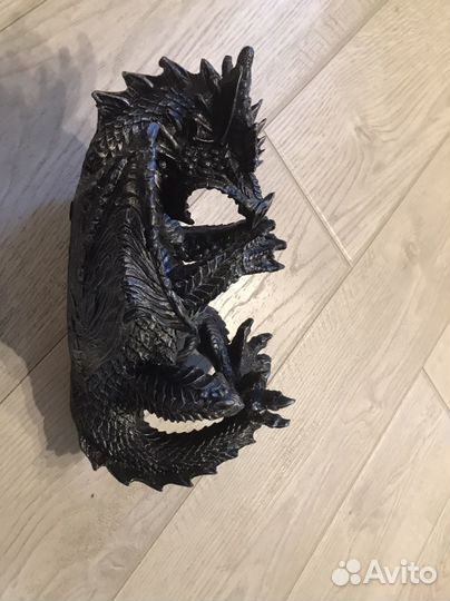 Фигурка дракона из замка Garibaldi