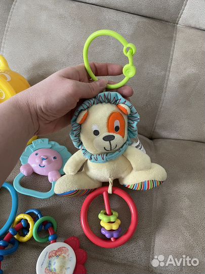 Погремушки и игрушки