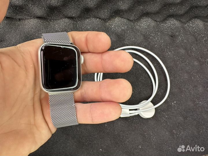 Apple Watch 6 40 mm отличные