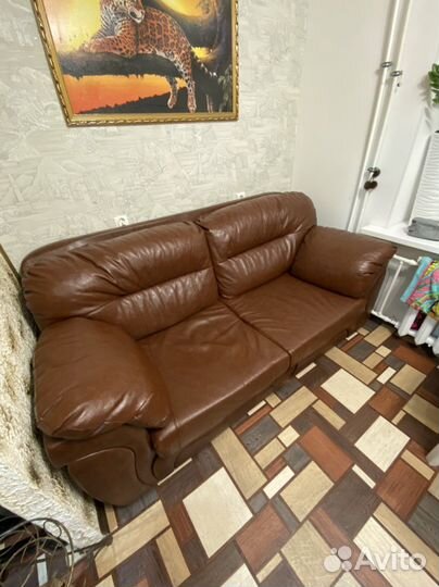 Кожаный диван