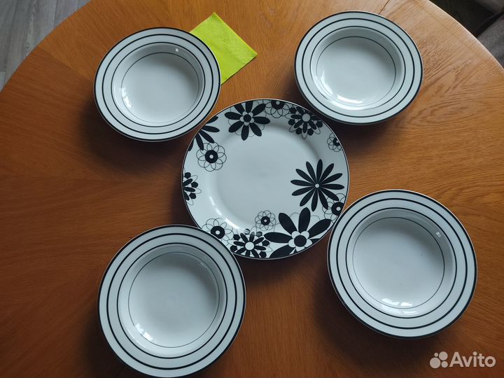 Новые фарфоровые тарелки
