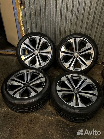 Комплект оригинальных колес Audi Q8 R22