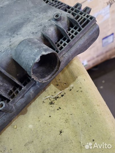 05-15 ку7 Крышка корпуса воздушного фильтра Q7