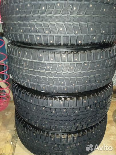 Dunlop SP Winter Ice 01 215/65 R16 102T