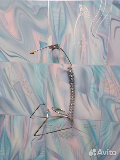 Стальная подставка под бутылку декоративная