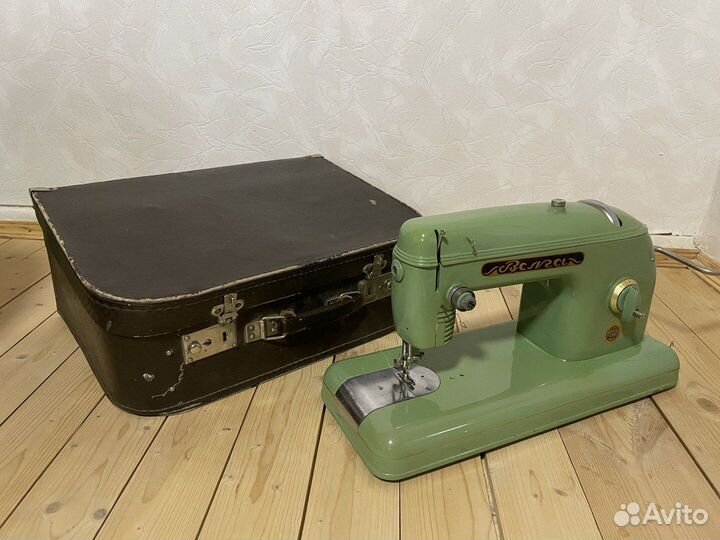 Швейная машина 