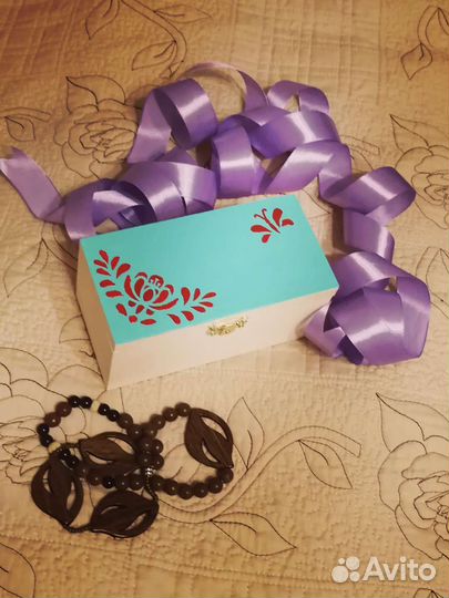 Деревянная шкатулка