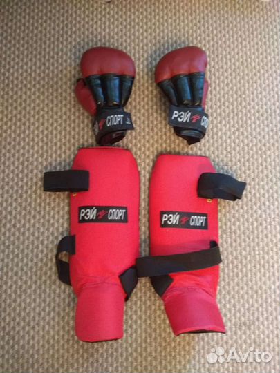 Перчатки для кикбоксинга