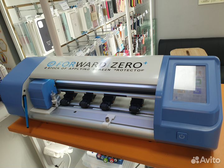Плоттер для резки гидрогелевой пленки Forward