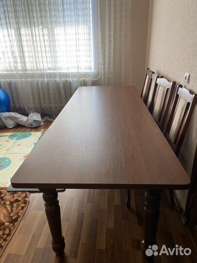 Стол обеденный