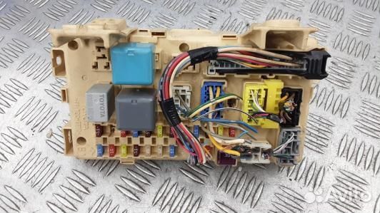 Блок предохранителей toyota corolla verso 2 (CBG17