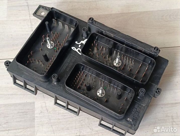 Блок предохранителей Opel Astra H Gtc Z18XE 2006