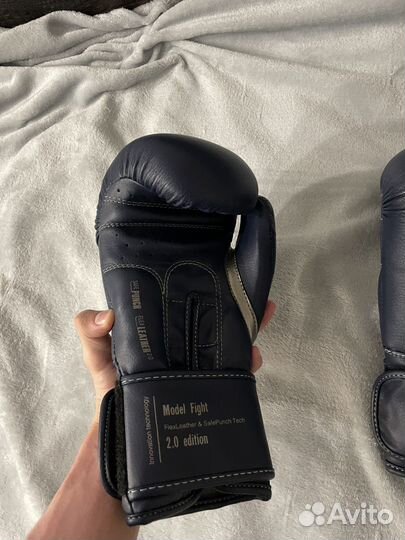 Перчатки, шлем: Clinch