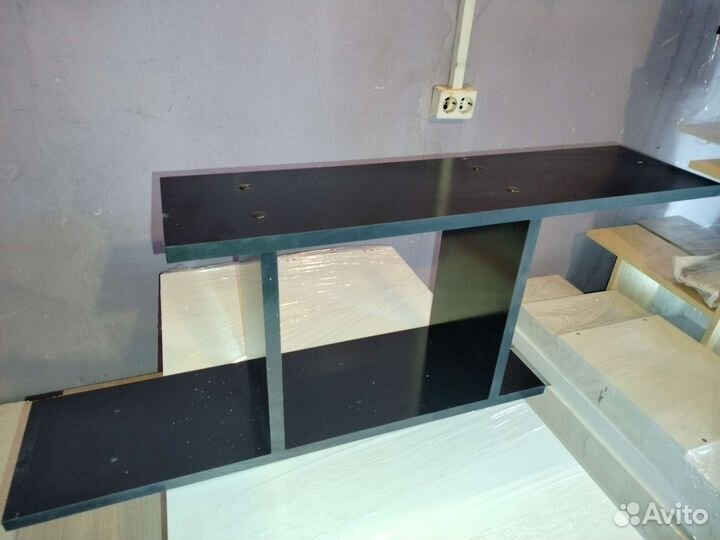 Полки настенные навесные