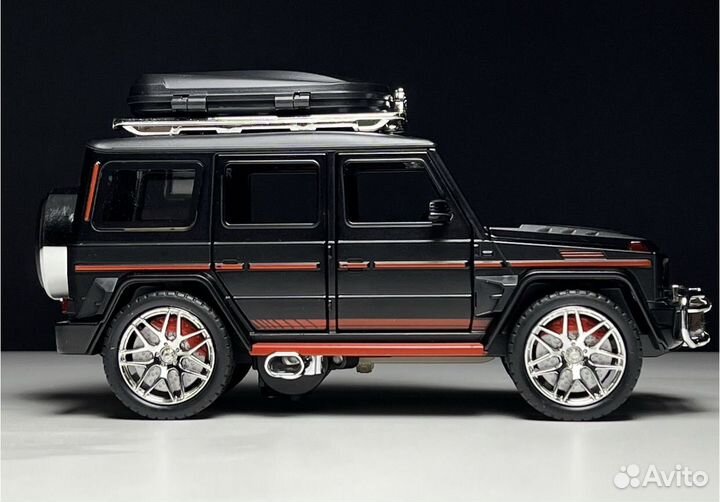 Машинка Мерседес Гелик с Дымом и Кофром на крыше