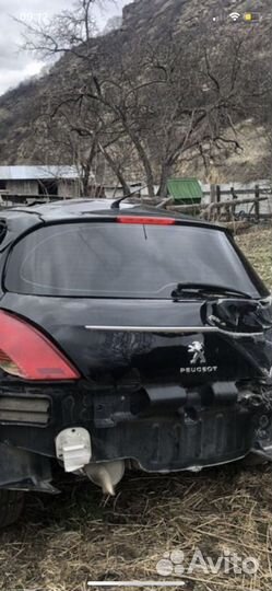 Стекло заднее Peugeot 308