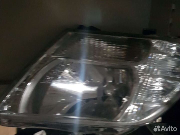 Фара Nissan Navara Pathfinder