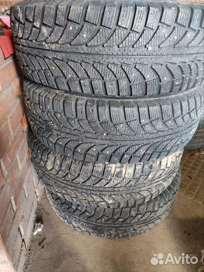 GT Radial Champiro IcePro SUV 225/65 R17