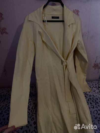 Желтый кардиган