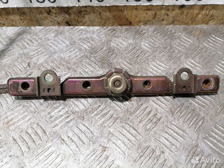 Рейка топливная рампа Toyota Corolla e120